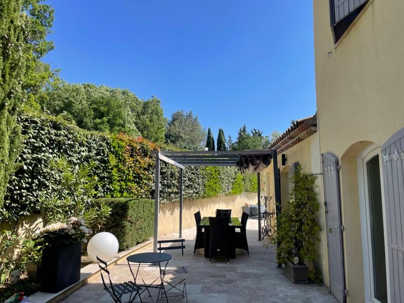 Maison - 195 m² - 8 pièces