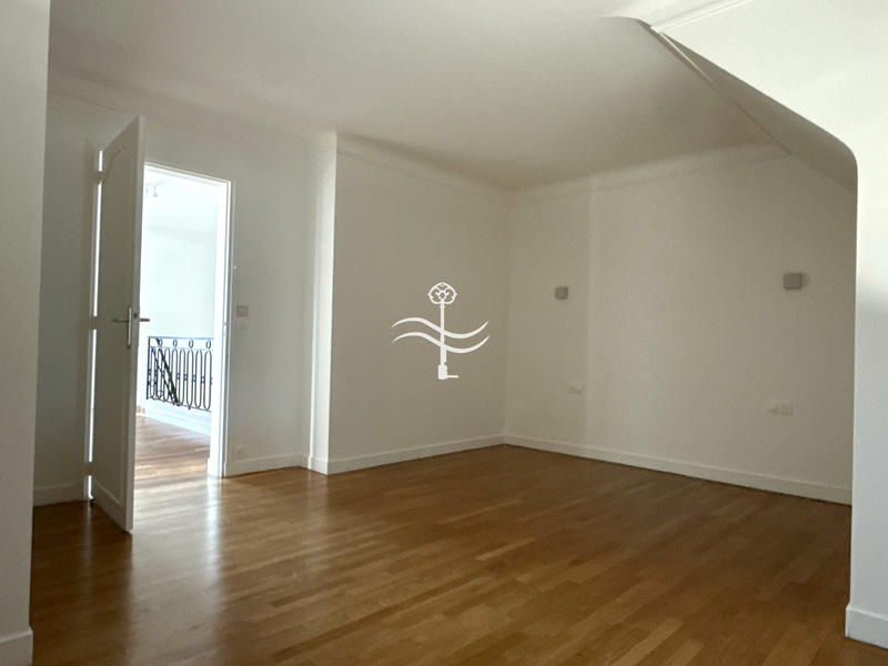 Maison - 219 m² - 7 pièces