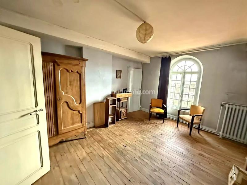 Maison - 210 m² - 7 pièces
