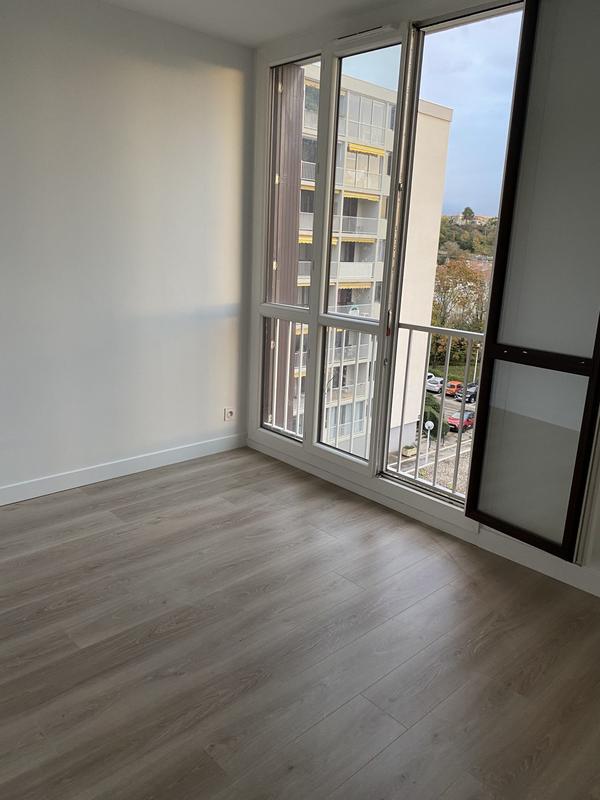 Appartement - 90 m² - 5 pièces