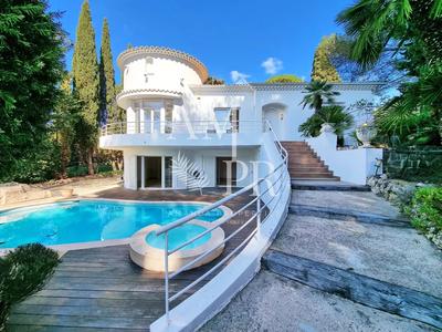 Villa - 200 m² - 6 pièces