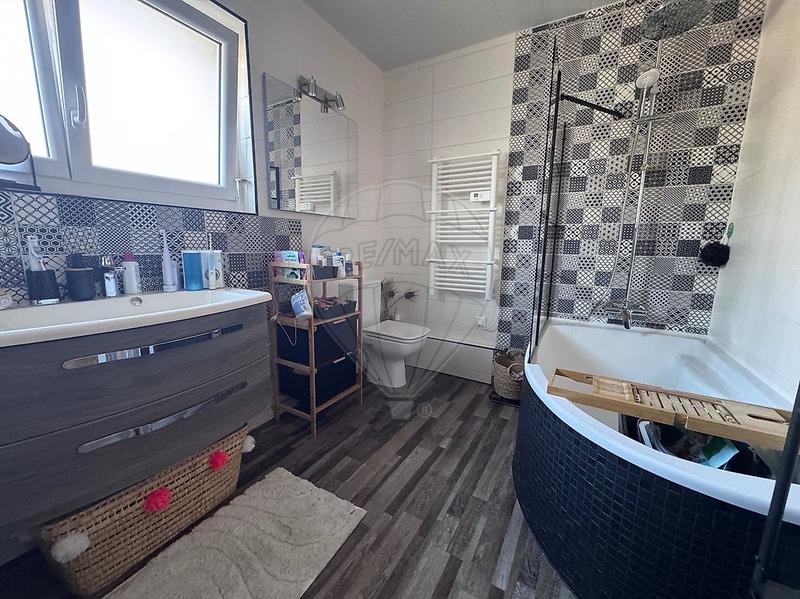 Local commercial - 1 241 m² - 6 pièces