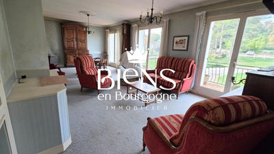 Maison traditionnelle - 174 m² - 7 pièces