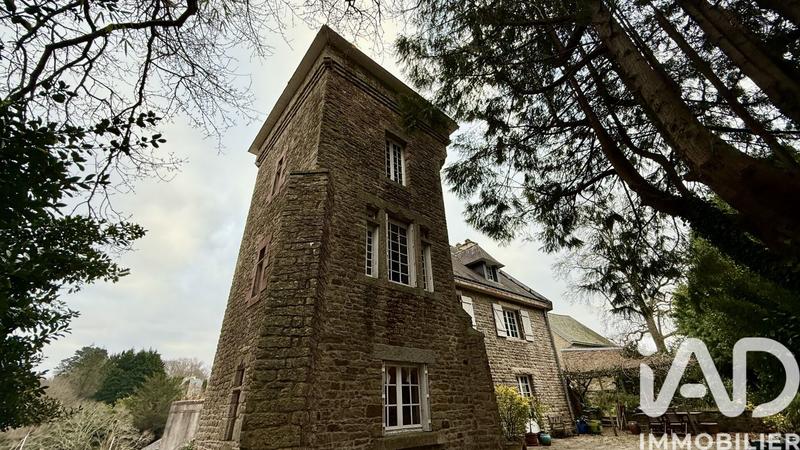 Maison - 305 m² - 10 pièces