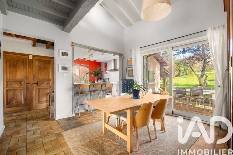 Maison - 228 m² - 7 pièces