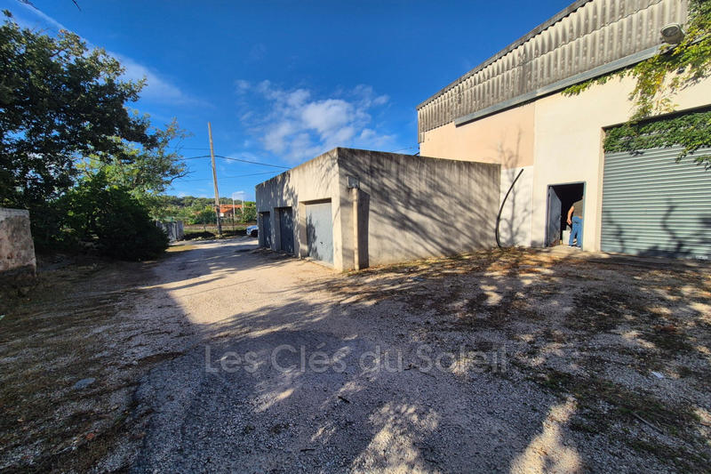 Parking / Garage - 550 m²