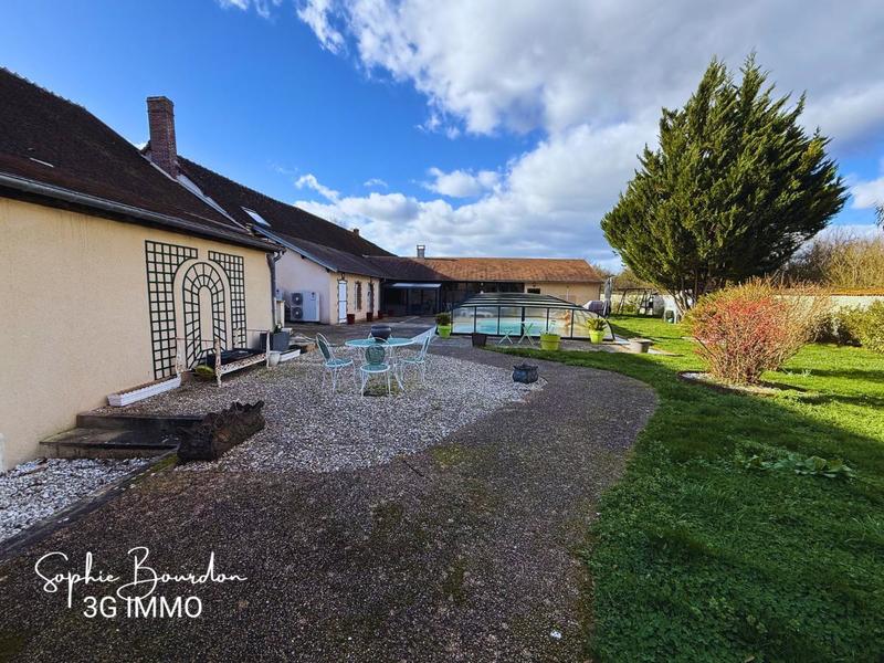 Demeure - 415 m² - 11 pièces