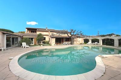 Villa - 189 m² - 6 pièces