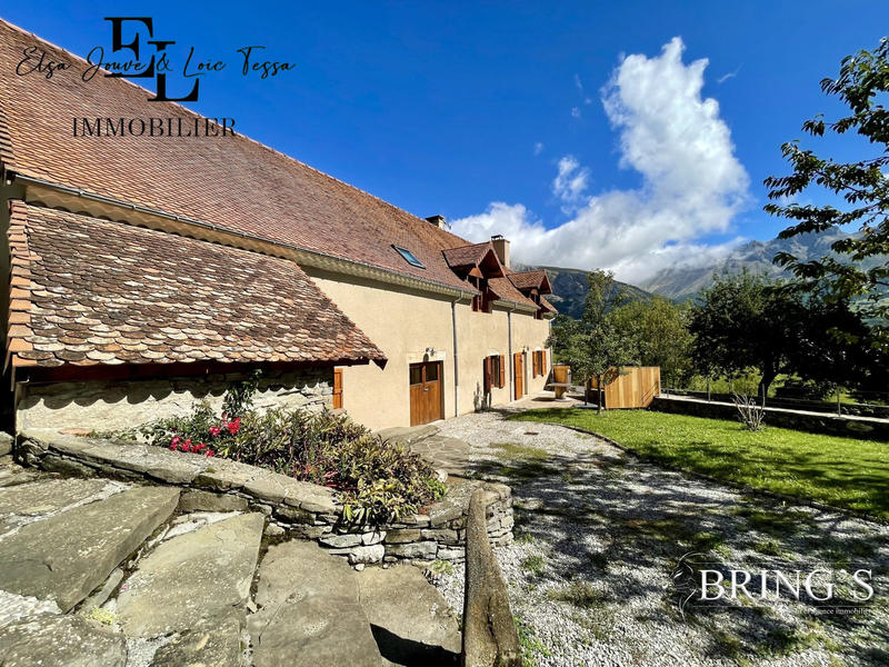 Maison - 266 m² - 9 pièces