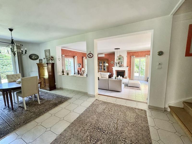 Maison traditionnelle - 219 m² - 8 pièces