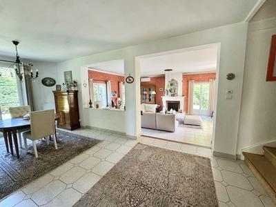 Maison traditionnelle - 219 m² - 8 pièces