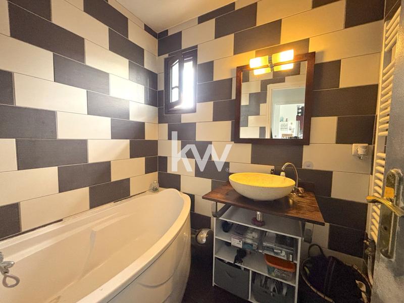 Appartement - 77 m² - 77 pièces