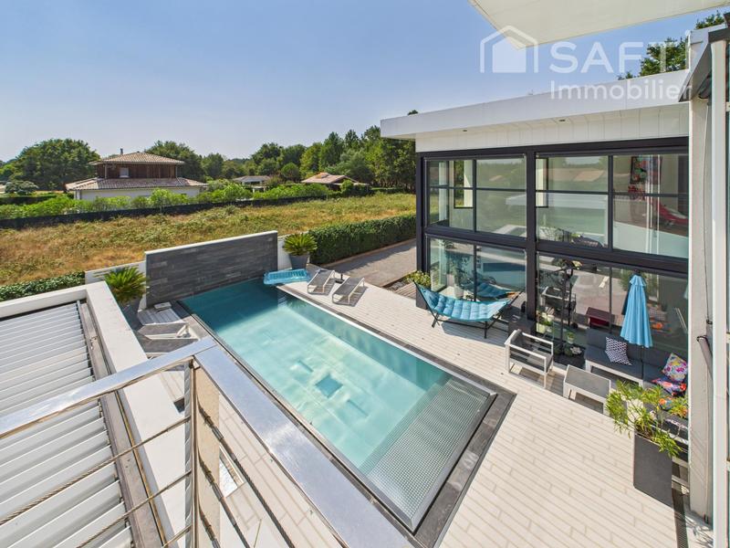 Maison - 390 m² - 9 pièces