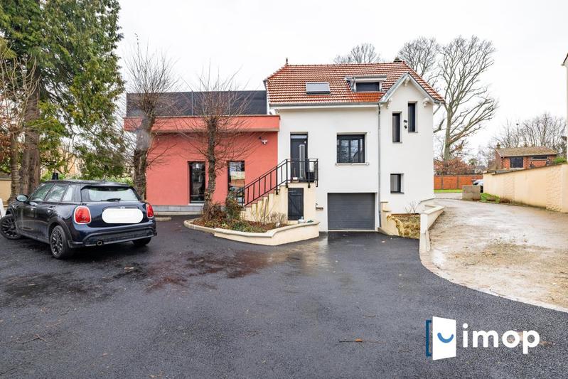 Pavillon - 180 m² - 10 pièces