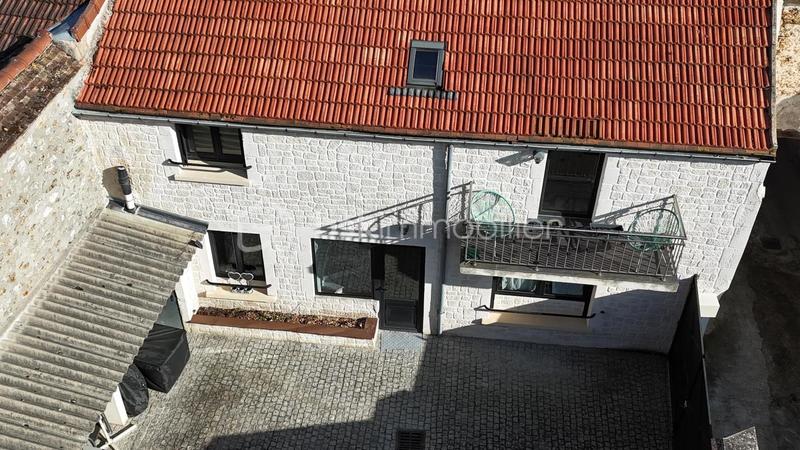 Maison - 232 m² - 8 pièces