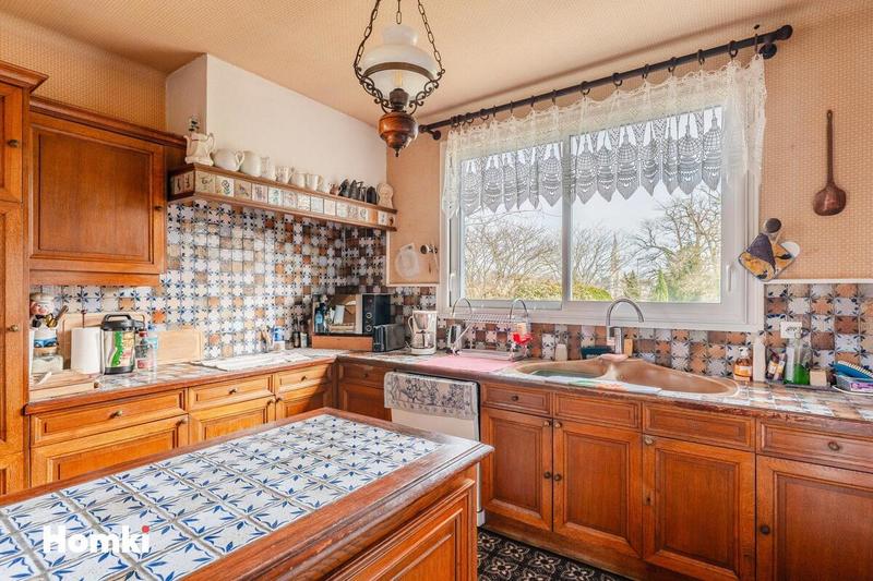 Maison - 218 m² - 7 pièces