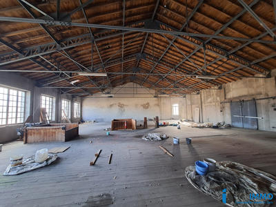 Local d'activités - 1 800 m²