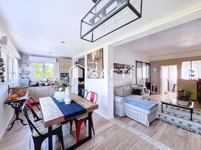 Maison - 93 m² - 5 pièces