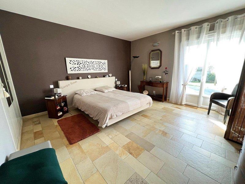 Villa - 244 m² - 9 pièces