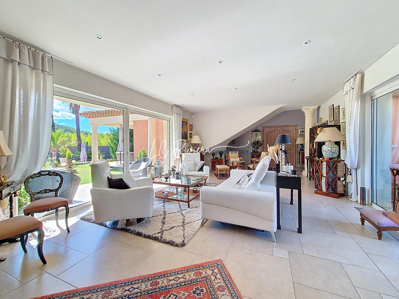 Villa - 180 m² - 6 pièces