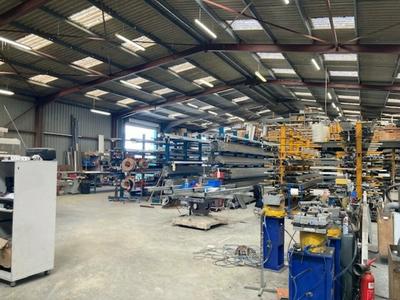 Local d'activité / Entrepôt - 1 446 m²