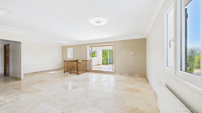 Maison - 270 m² - 13 pièces