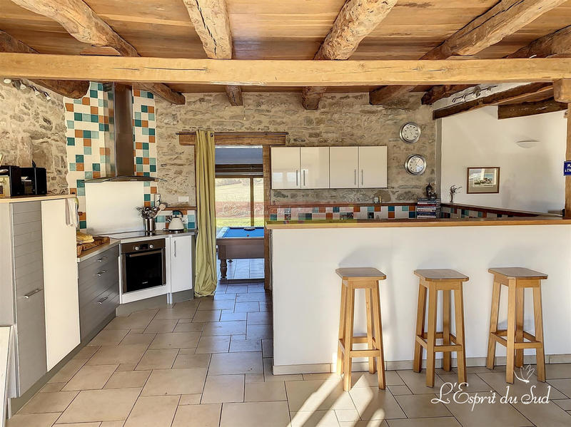 Maison traditionnelle - 216 m² - 8 pièces