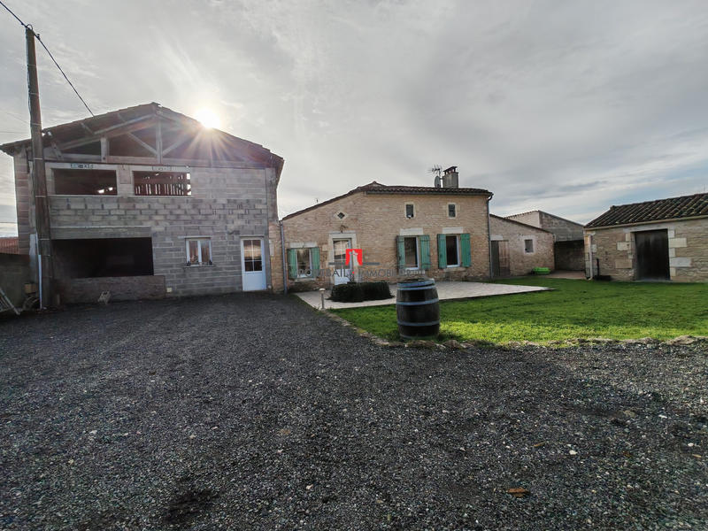 Maison ancienne - 240 m² - 7 pièces