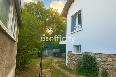 Maison - 130 m² - 9 pièces