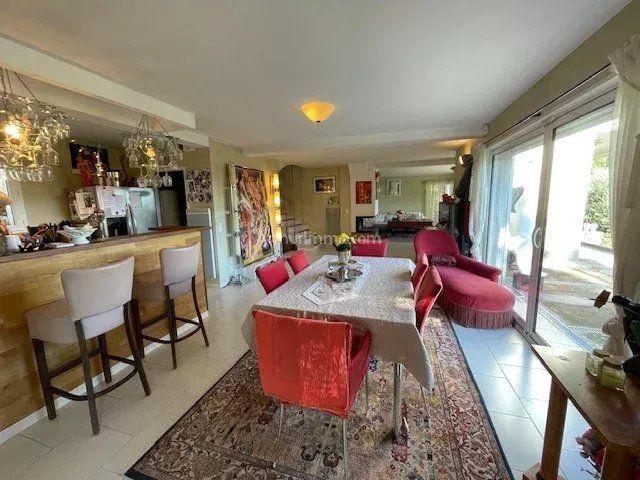 Maison - 312 m² - 7 pièces