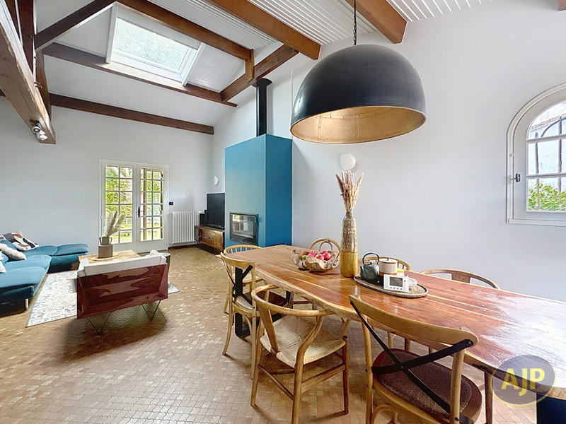 Maison - 141 m² - 6 pièces