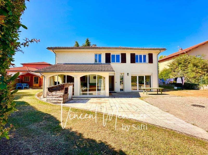 Maison - 216 m² - 9 pièces