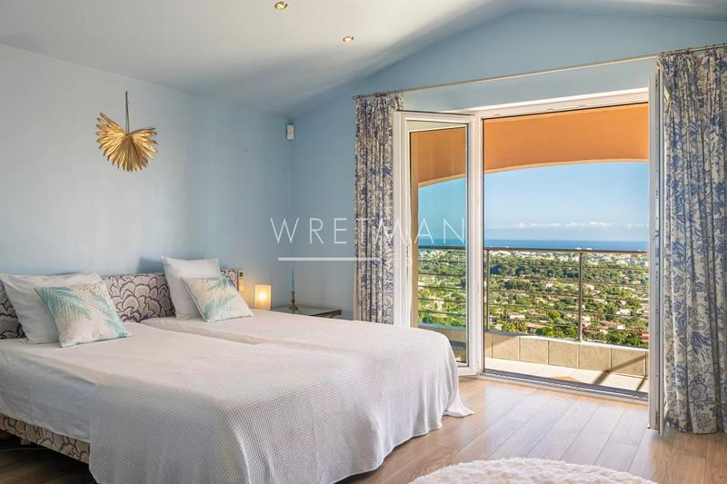 Villa - 318 m² - 13 pièces