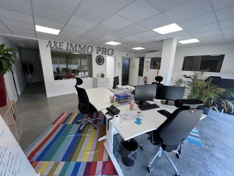 Bureau - 150 m² - 6 pièces