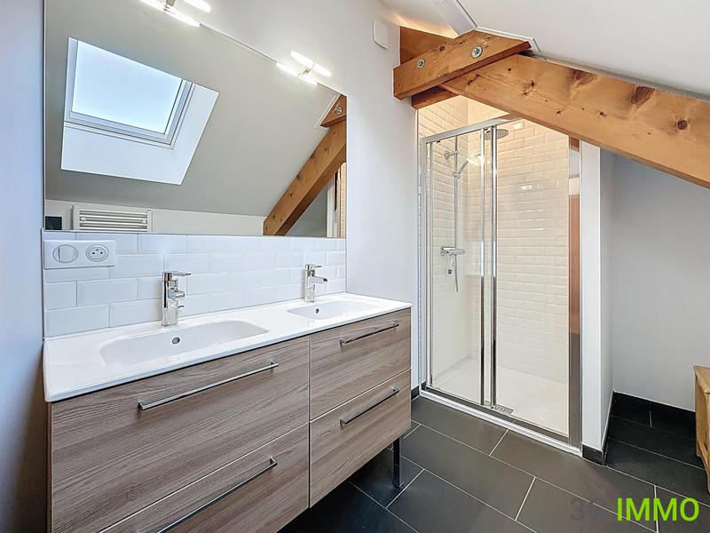 Maison - 230 m² - 10 pièces