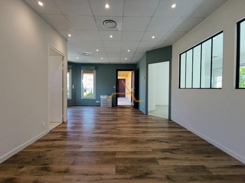 Bureau - 107 m² - 6 pièces