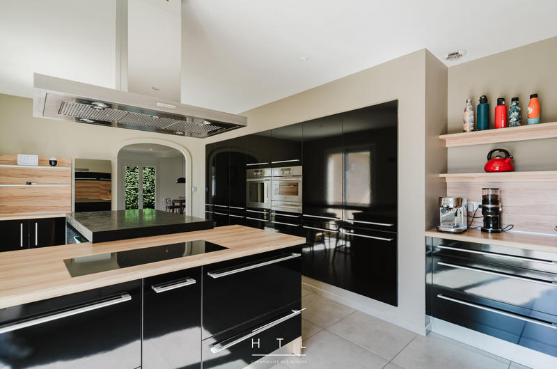 Maison - 225 m² - 9 pièces