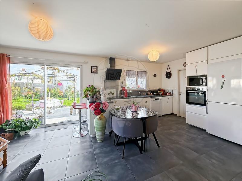 Maison - 90 m² - 5 pièces