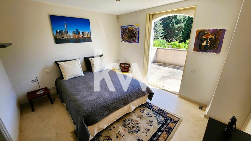 Maison - 247 m² - 9 pièces