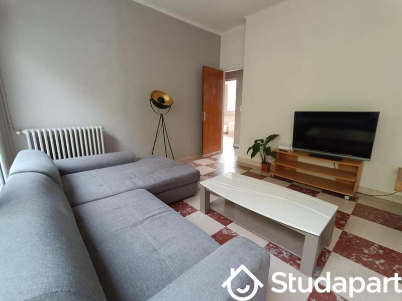 Chambre - 150 m² - 1 pièce