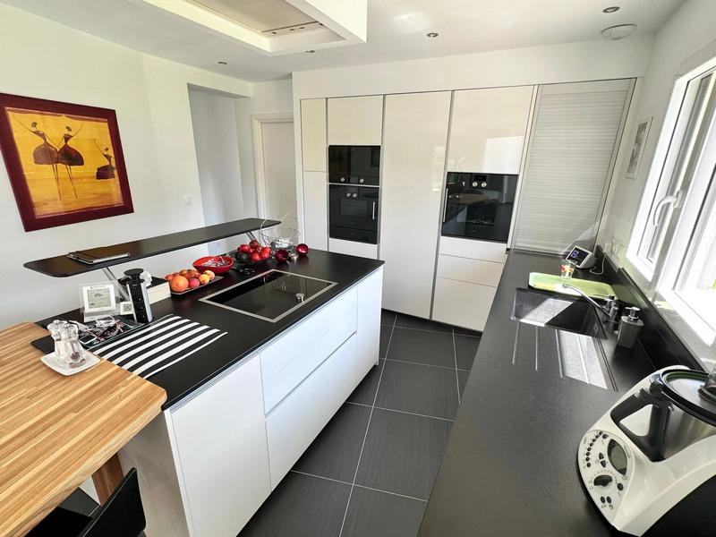 Maison - 261 m² - 10 pièces