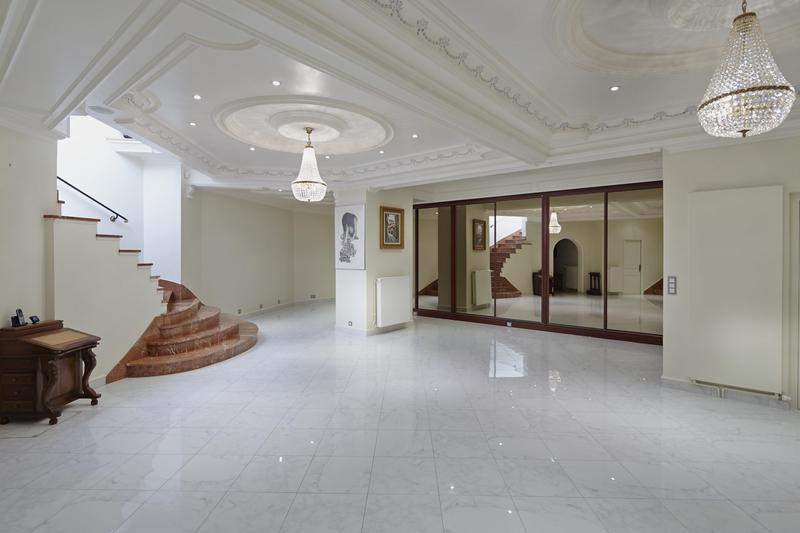 Maison - 296 m² - 10 pièces