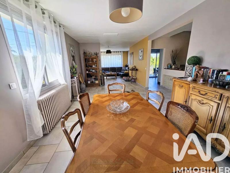 Maison - 215 m² - 9 pièces