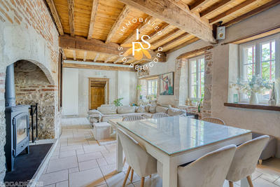 Maison - 666 m² - 20 pièces