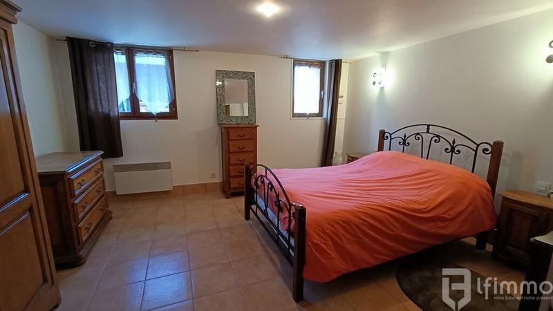 Maison en pierre - 215 m² - 5 pièces