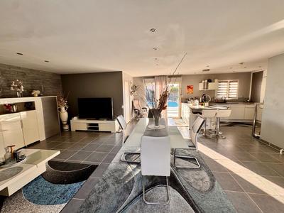 Maison - 111 m² - 4 pièces