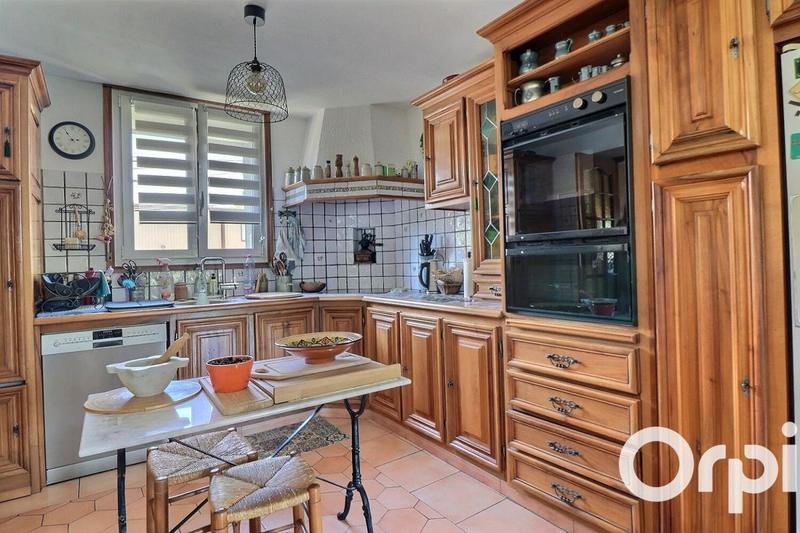 Maison - 238 m² - 7 pièces