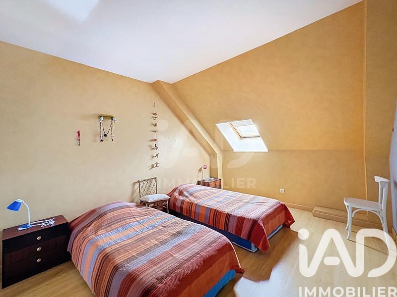 Maison - 250 m² - 8 pièces