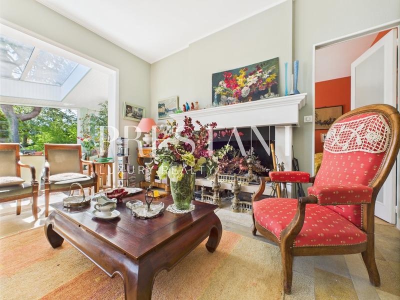 Maison - 200 m² - 8 pièces