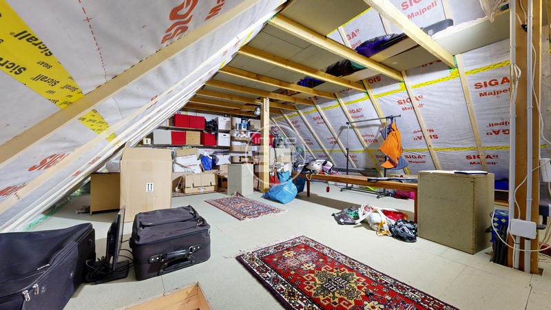 Maison - 222 m² - 7 pièces